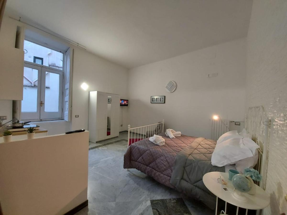 Le Ginestre In Centro Bed & Breakfast Salerno Ngoại thất bức ảnh
