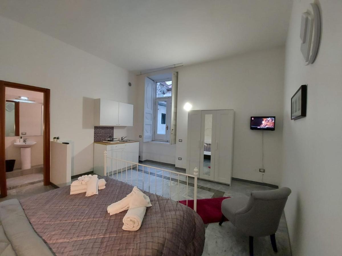 Le Ginestre In Centro Bed & Breakfast Salerno Ngoại thất bức ảnh