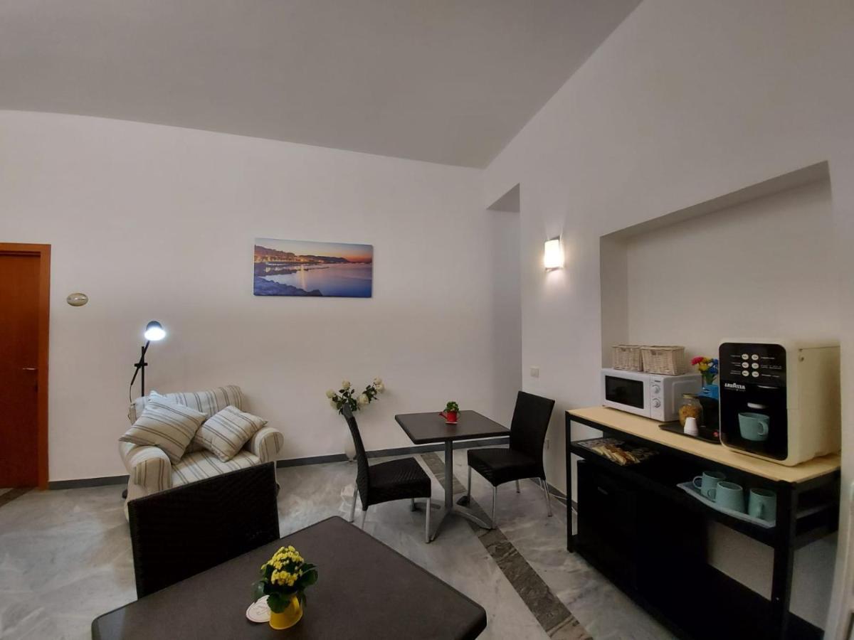 Le Ginestre In Centro Bed & Breakfast Salerno Ngoại thất bức ảnh