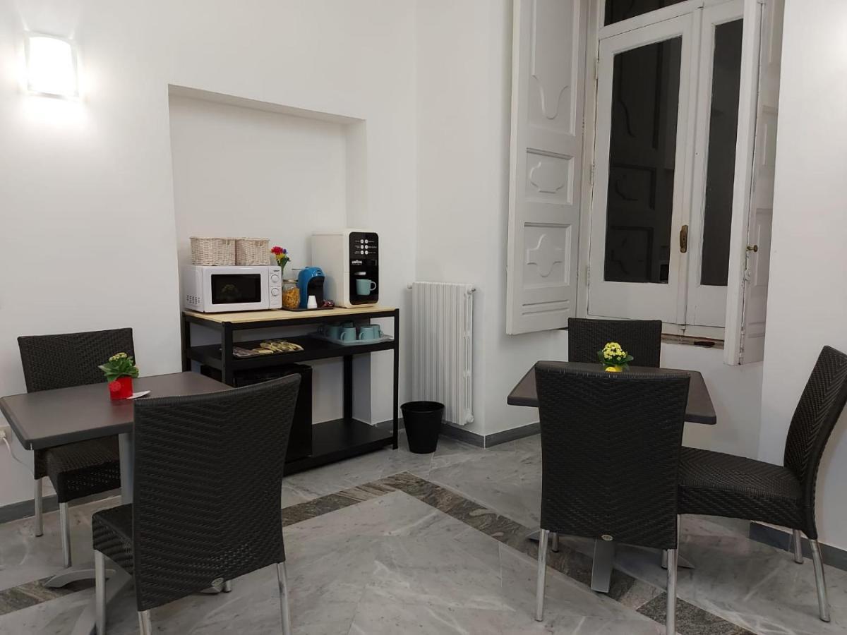 Le Ginestre In Centro Bed & Breakfast Salerno Ngoại thất bức ảnh