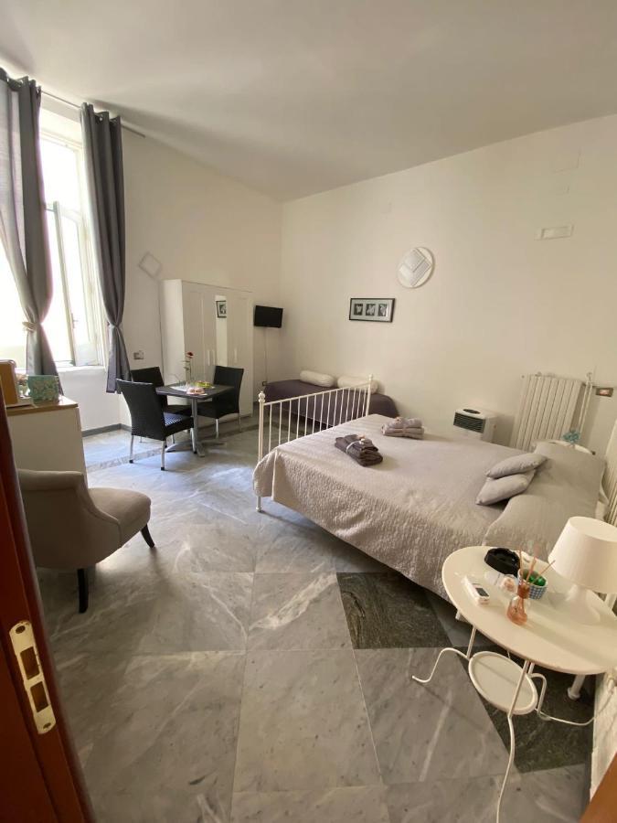 Le Ginestre In Centro Bed & Breakfast Salerno Ngoại thất bức ảnh